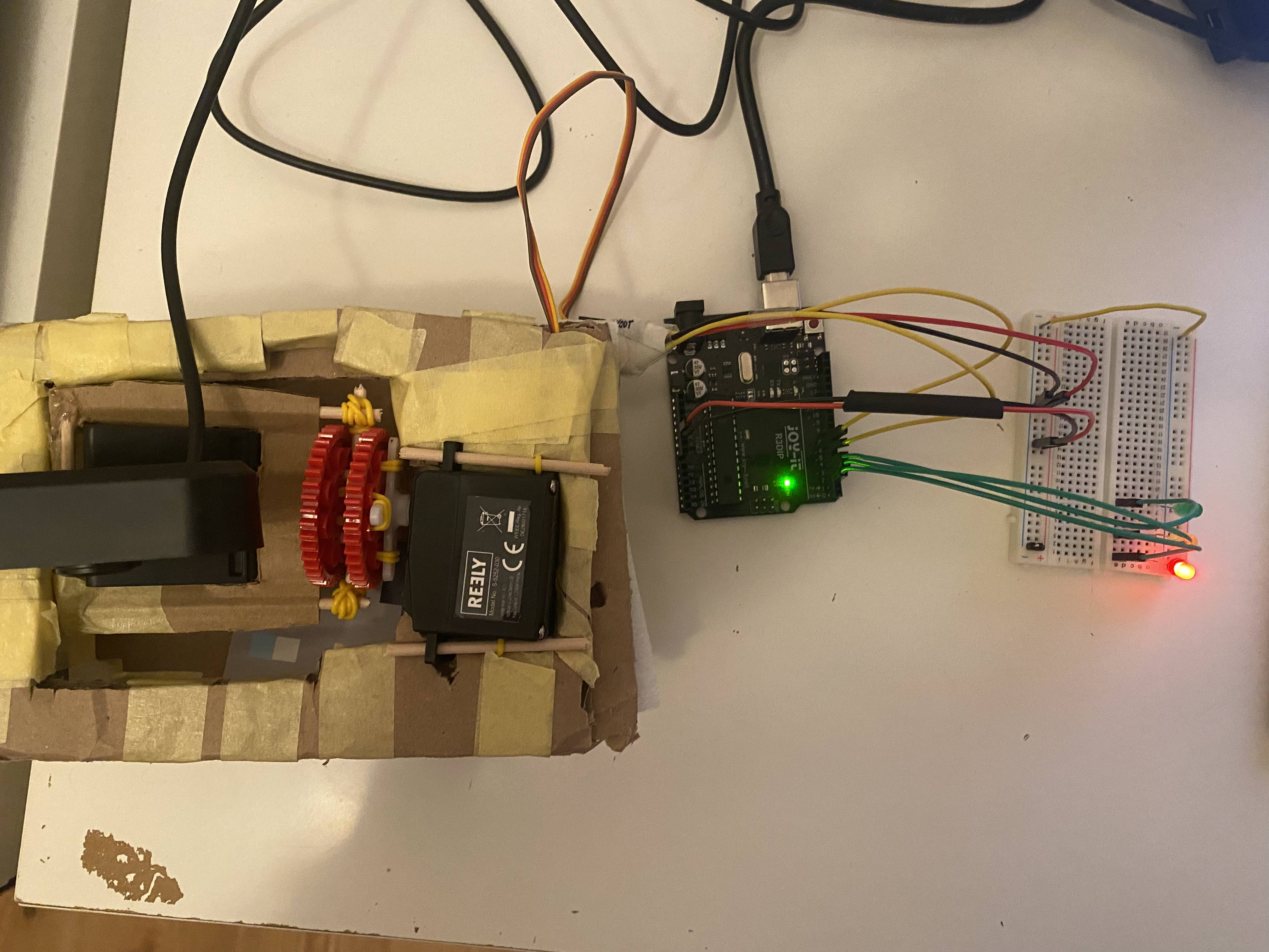 Aufsicht: 2 Servos und LEDs